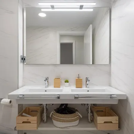 Eli Canteras-parking-airco By Canariasgetaway